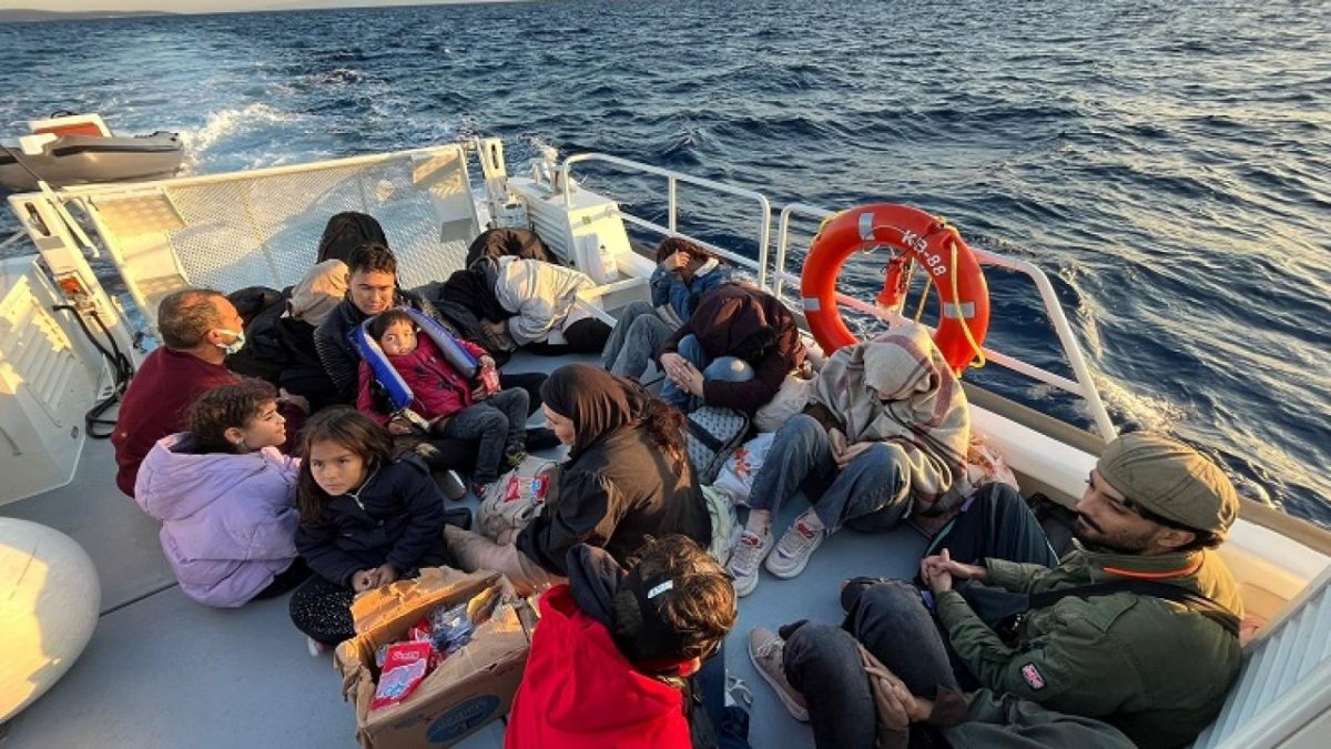 Muğla açıklarında 43 düzensiz göçmen operasyonu