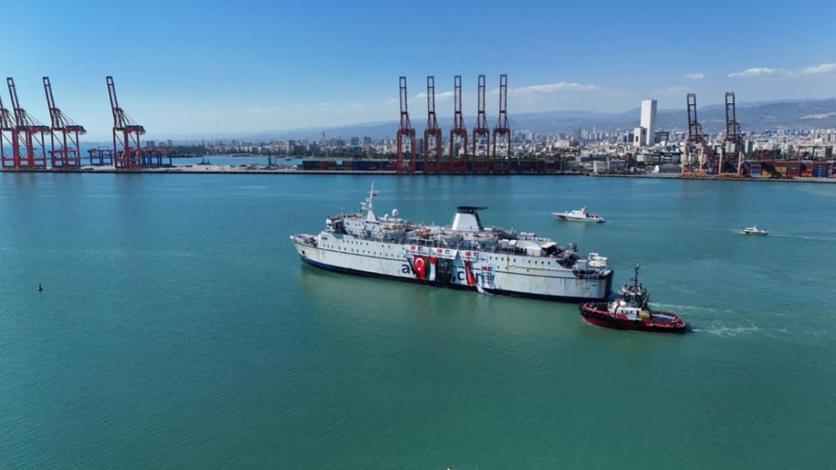 'Akdeniz' adlı 17. İyilik Gemisi, Mısır'ın El-Ariş Limanı'na ulaştı: Yardım malzemeleri karadan Gazze'ye ulaştırılacak