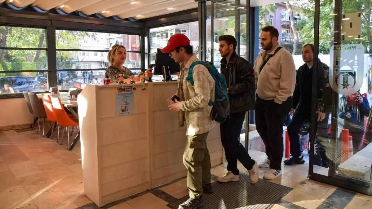 Ankara’da öğrenci olmanın ayrıcalığı bitmiyor! ABB yaptı çok sevildi: Hem yaşamlarına hem bütçelerine destek