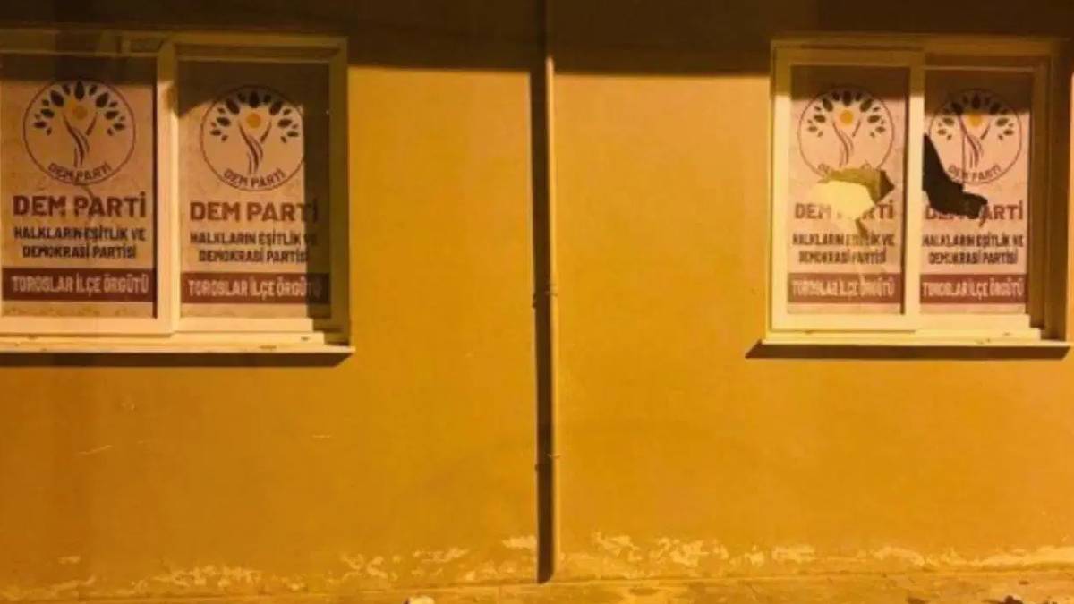 DEM Parti ilçe binasına saldırı