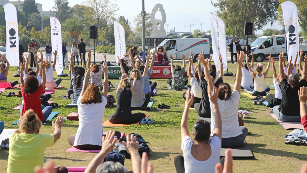 Karşıyaka’da yaza ‘yoga’ ile veda