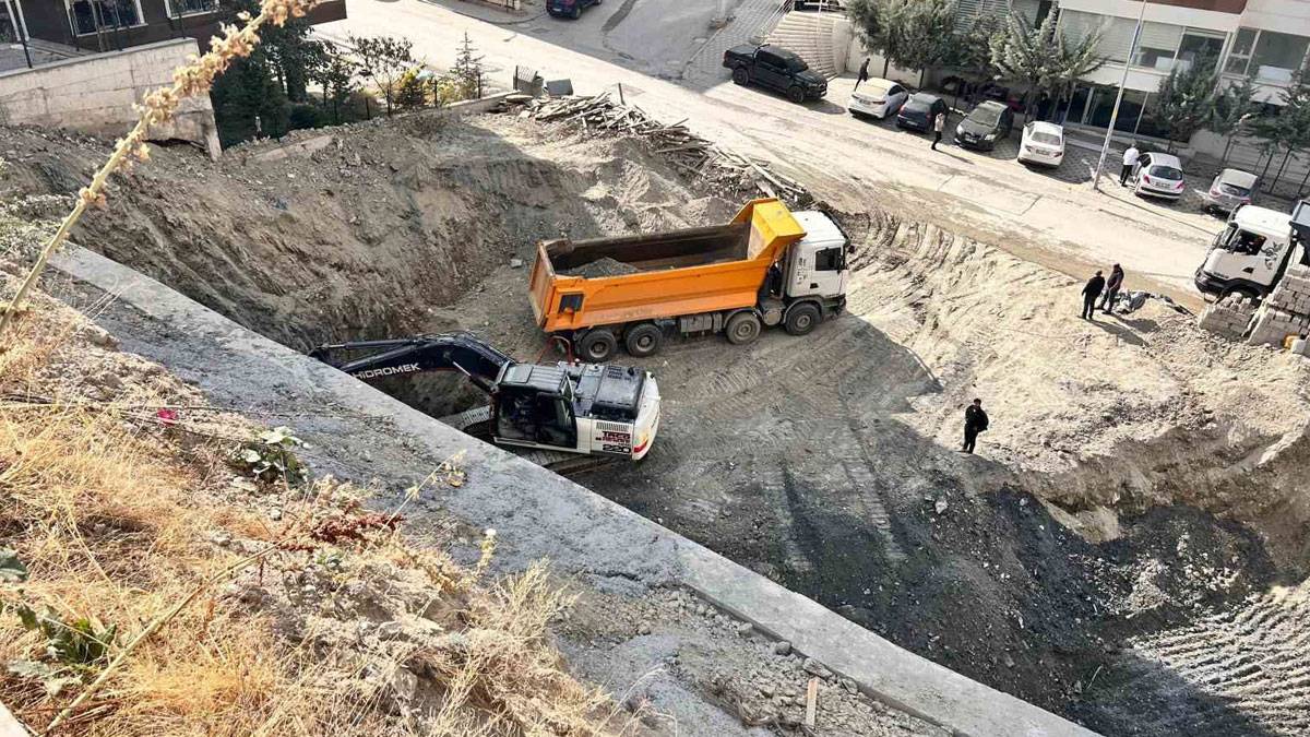 Ankara'da toprak kayması: 300 kişinin yaşadığı bina boşaltıldı