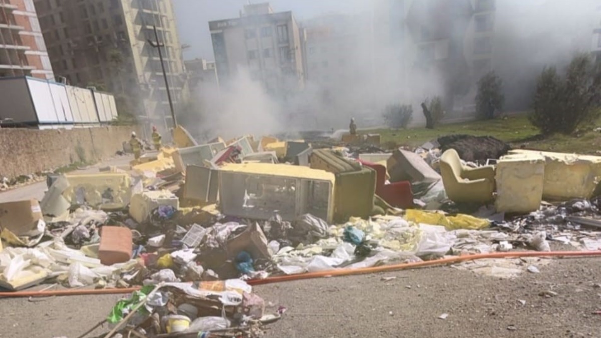 Örnekköy’de kablo ve hurda yangınına hızlı müdahale