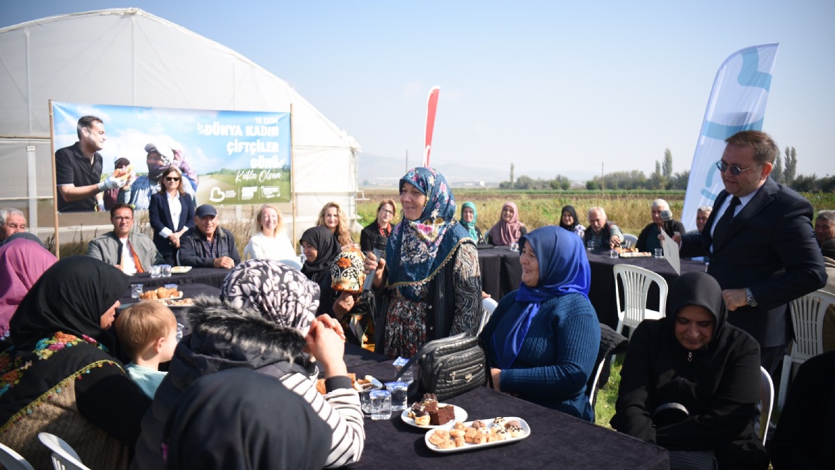 Büyükşehir’den kadın sera üreticilerinin maliyetini azaltan destekler