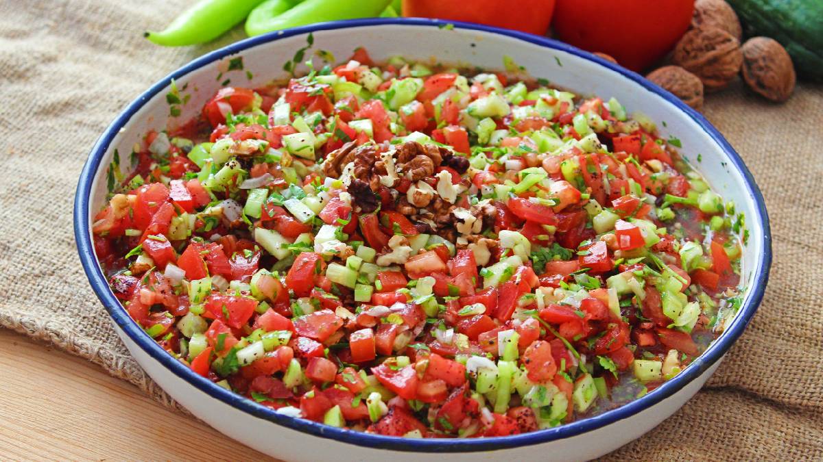 Gavurdağı salatası nasıl yapılır? Antep mutfağının gözbebeği: Bu tarif dışardakini aratmayacak