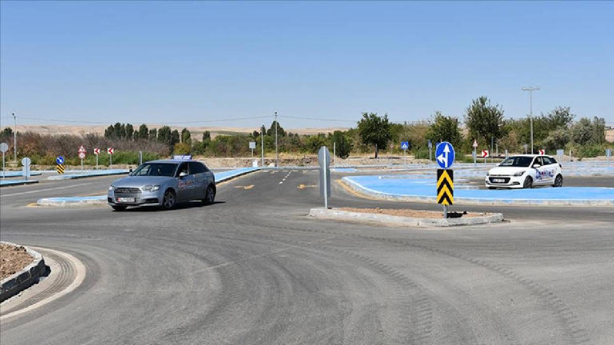 Ehliyeti olan da olmayan da buraya geliyor! ‘Sürücü Akademisi’ çok sevildi: “Türkiye’ye model olacak bir çalışma”