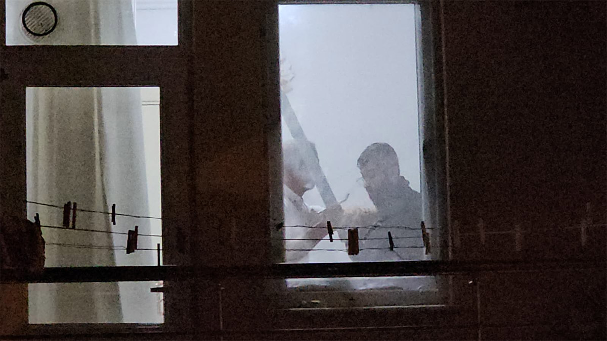 Çorum'da korku dolu anlar! Arkadaşını kılıçla rehin aldı