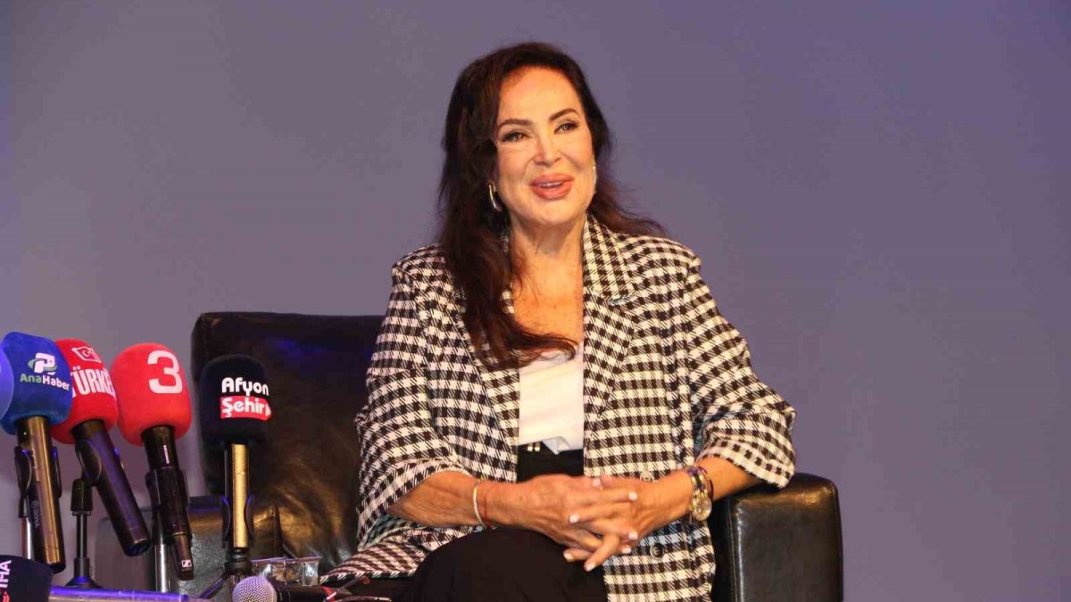 Türkan Şoray: 35 yaşından sonra sinema sizi önemsemiyor