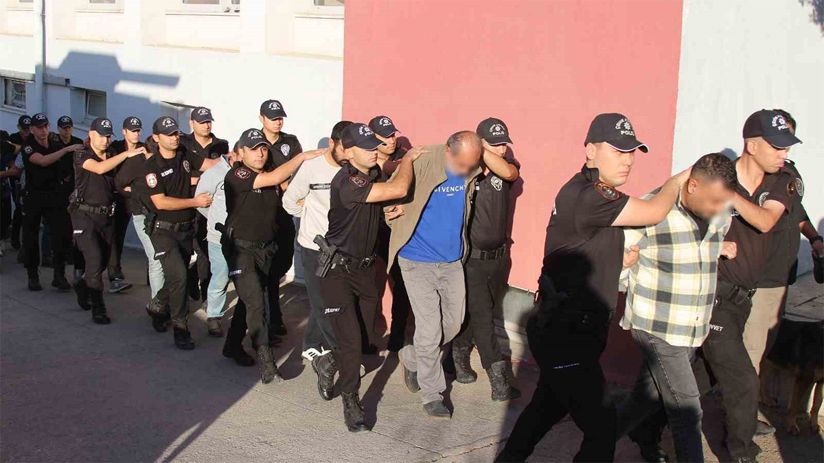 2 bin polisle 'Bayğaralar' çetesine darbe: 10 ilde 96 tutuklama
