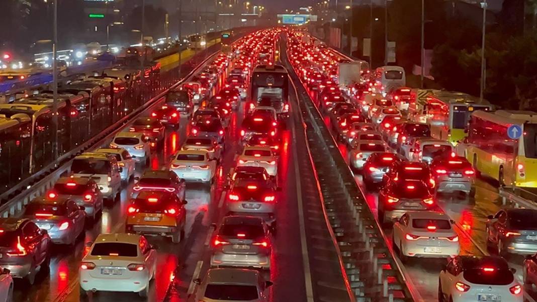 Trafikteki toplam araç sayısı 191 bin 406 arttı