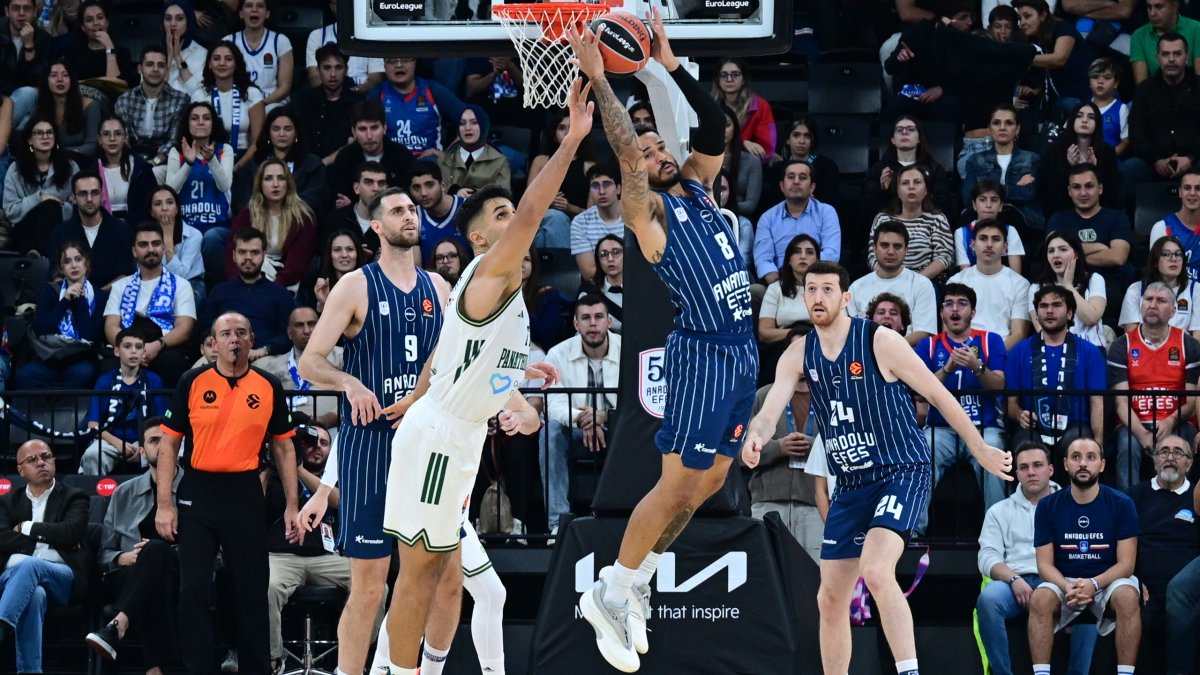 Anadolu Efes evinde Ergin Ataman’ın Panathinaikos’una kaybetti