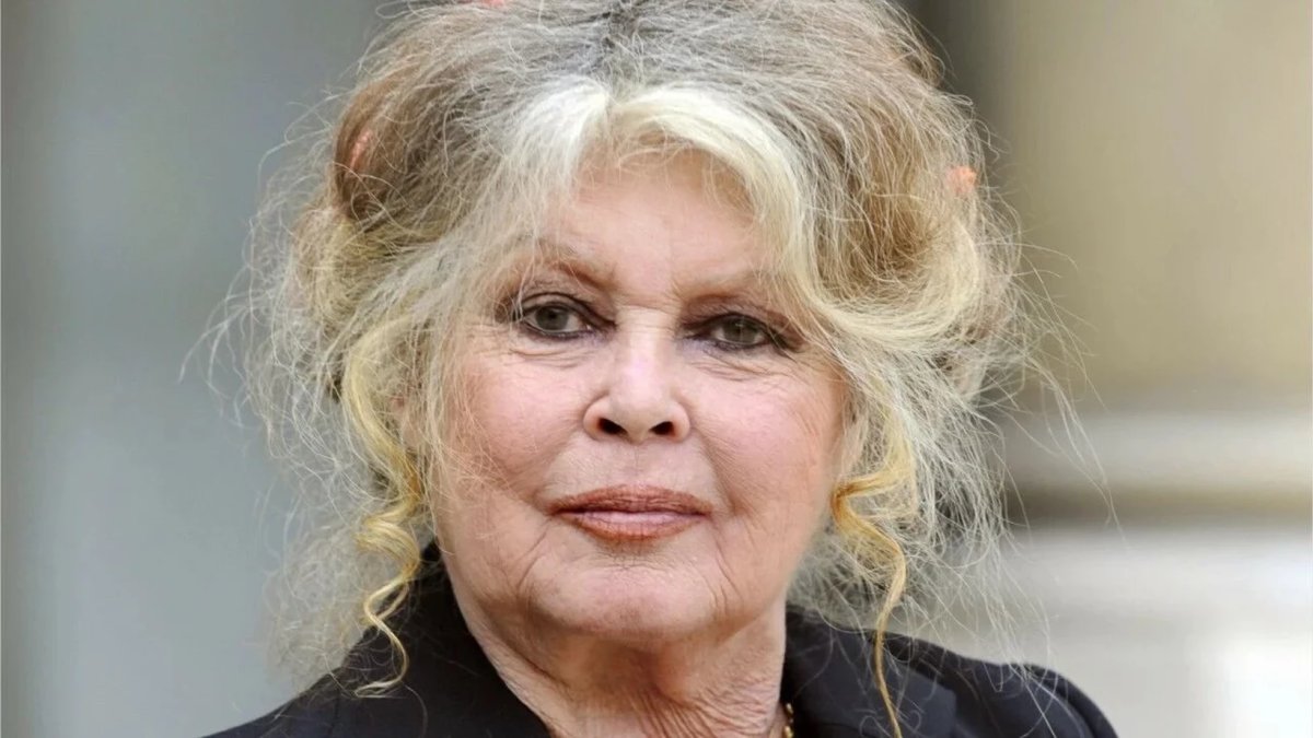 Şarkıcı ve oyuncu Brigitte Bardot hastaneye kaldırıldı