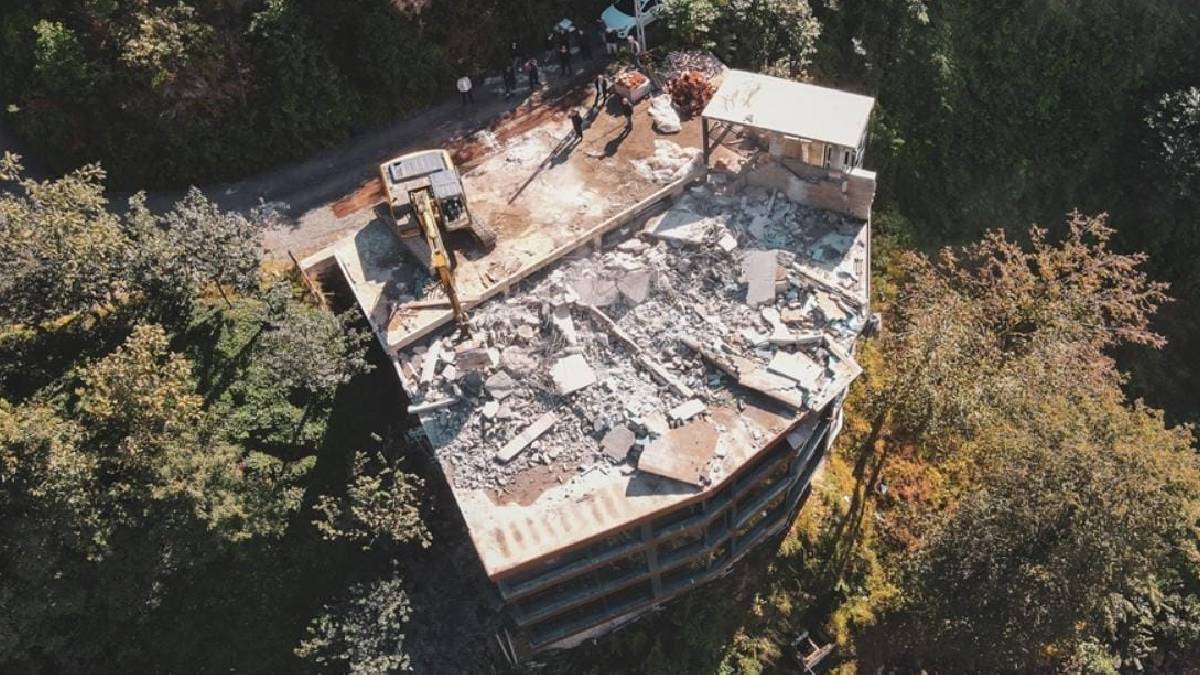 Rize’de kaçak yapılar yıkılıyor: 58 bina dere yatağından kaldırıldı