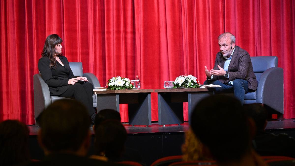 Gazeteci Yavuz Oğhan Manisalılarla buluştu