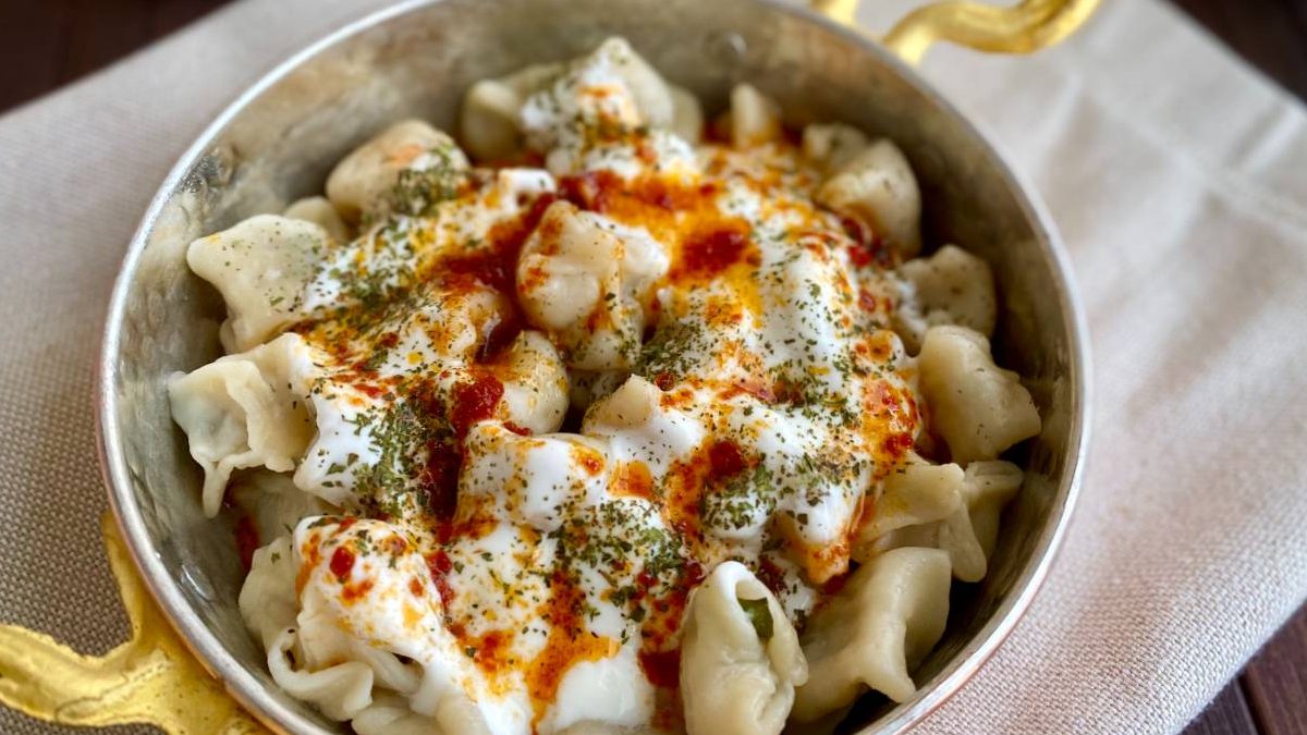 Hamur açma derdi yok ama orjinalinden farksız! Yalancı olsa da tadı hayran bırakıyor! İşte yalancı mantı tarifi…