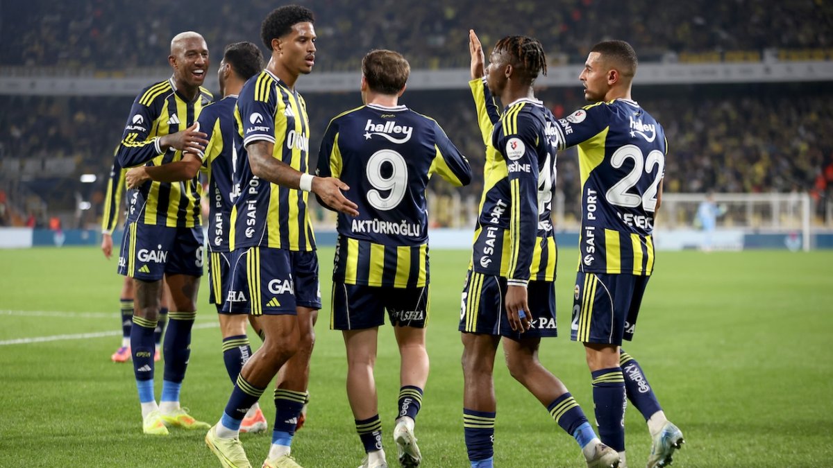Fenerbahçe evinde kazandı: Kanarya, Fatih Karagümrük'ü 2-1 yendi