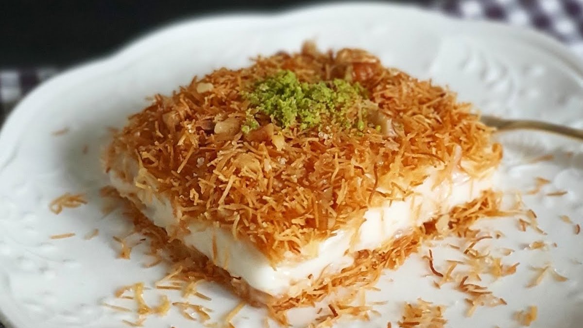 Şerbetli tatlı sevmem ama kadayıf severim diyenler denesin! İşte muhallebili sütlü kadayıf tarifi…