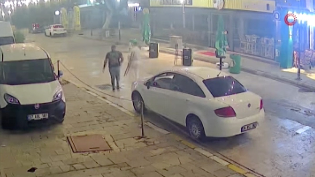 Teksas değil Antalya! Sokak ortasında silahlı kavgada 2 kişi hayatını kaybetti