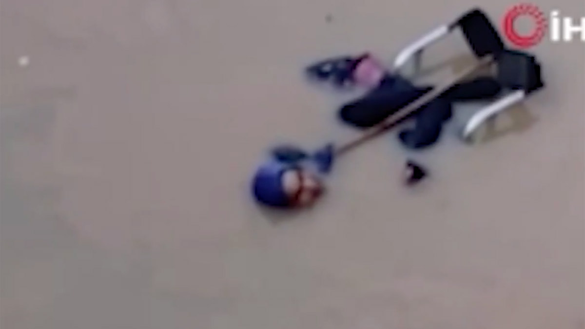 Hatay'ı sağanak vurdu! Yaşlı kadın su dolu alt geçitte son anda kurtarıldı