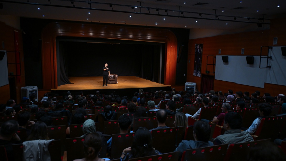 İZKİTAP’a yağmura rağmen yoğun ilgi