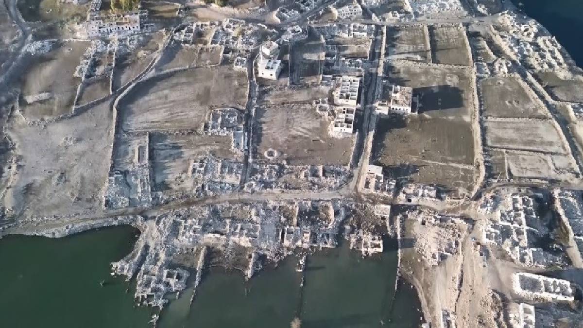 Baraj suları çekildi, eski köy ortaya çıktı! Sular altında kalmış köyün manzarası şaşkına çevirdi