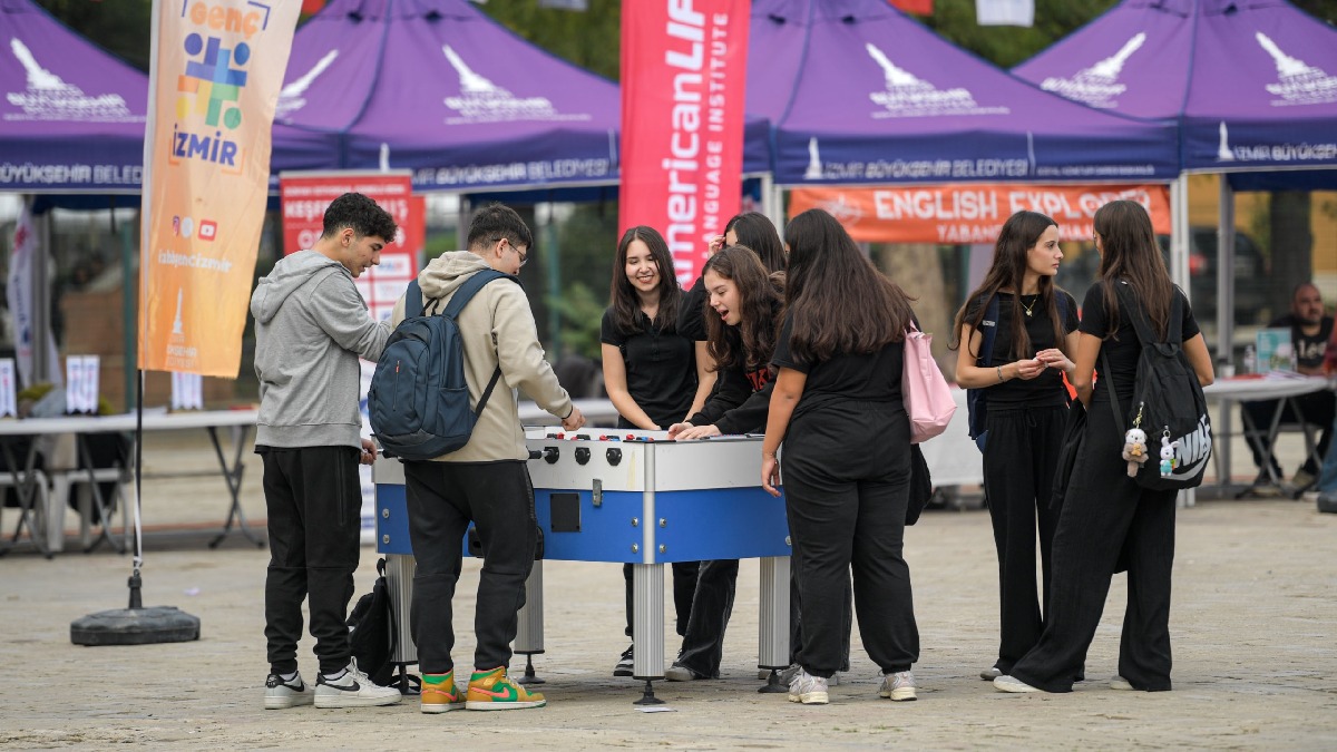 Üniversiteli gençler İzmir’e festivalle “merhaba” dedi