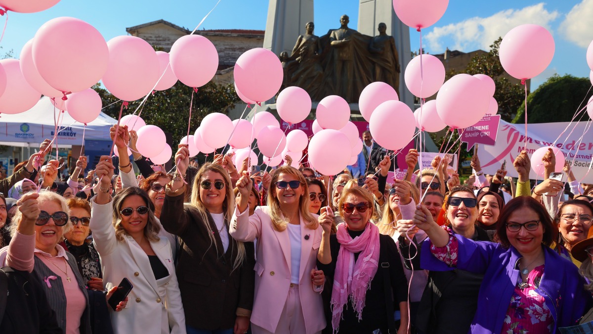 Meme Kanseri Farkındalığı için Bakırköy’de gökyüzüne pembe balonlar uçuruldu