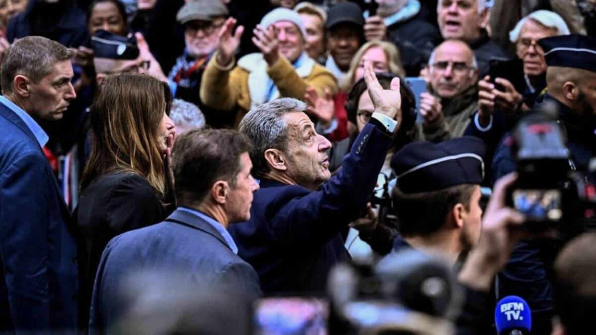 Fransa tarihinde bir ilk: Eski Cumhurbaşkanı Sarkozy tutuklandı