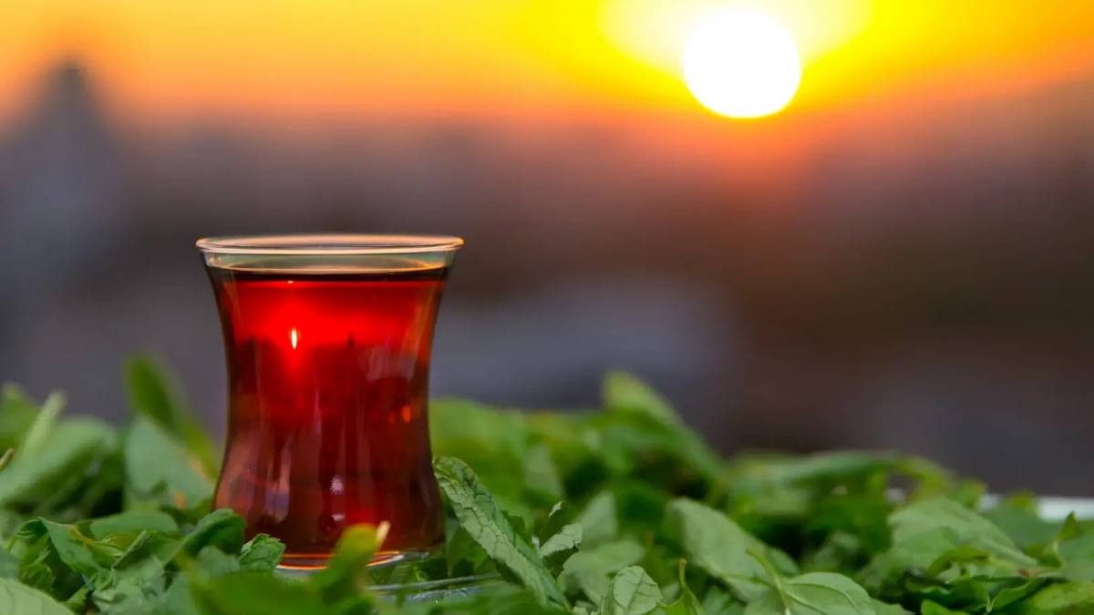 Türkiye’nin en ünlü çay markasında skandal! ‘Kanserojen’ madde bulundu: Tek tek toplatılıyor