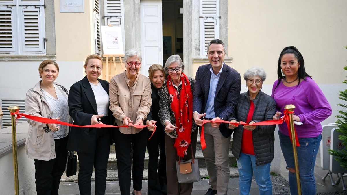 “Renk ve Tekniklerin Dansı” Bornova’da sanatseverlerle buluştu