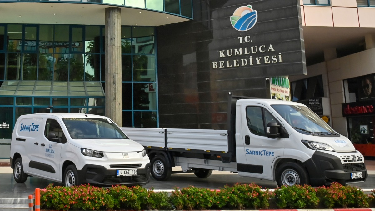 Kumluca Belediyesine bir kamyonet, bir panelvan bir soğuk hava aracı ve soğuk hava deposu kazandırıldı