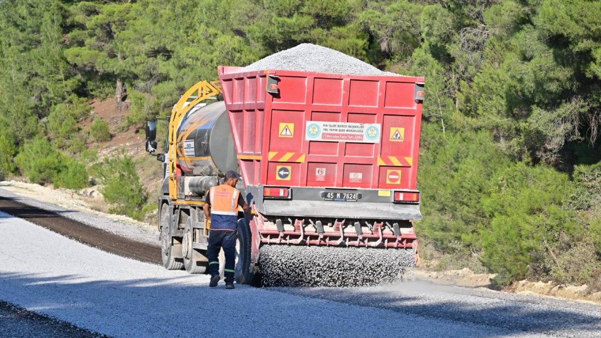 Kırkağaç’ın yolları güzelleşiyor