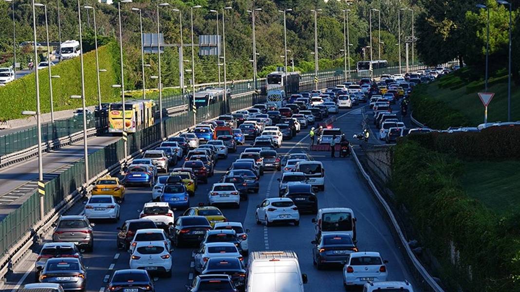 Trafik cezaları sil baştan: Yerlikaya, 2026'da yürürlüğe girecek yeni tavan cezaları açıkladı