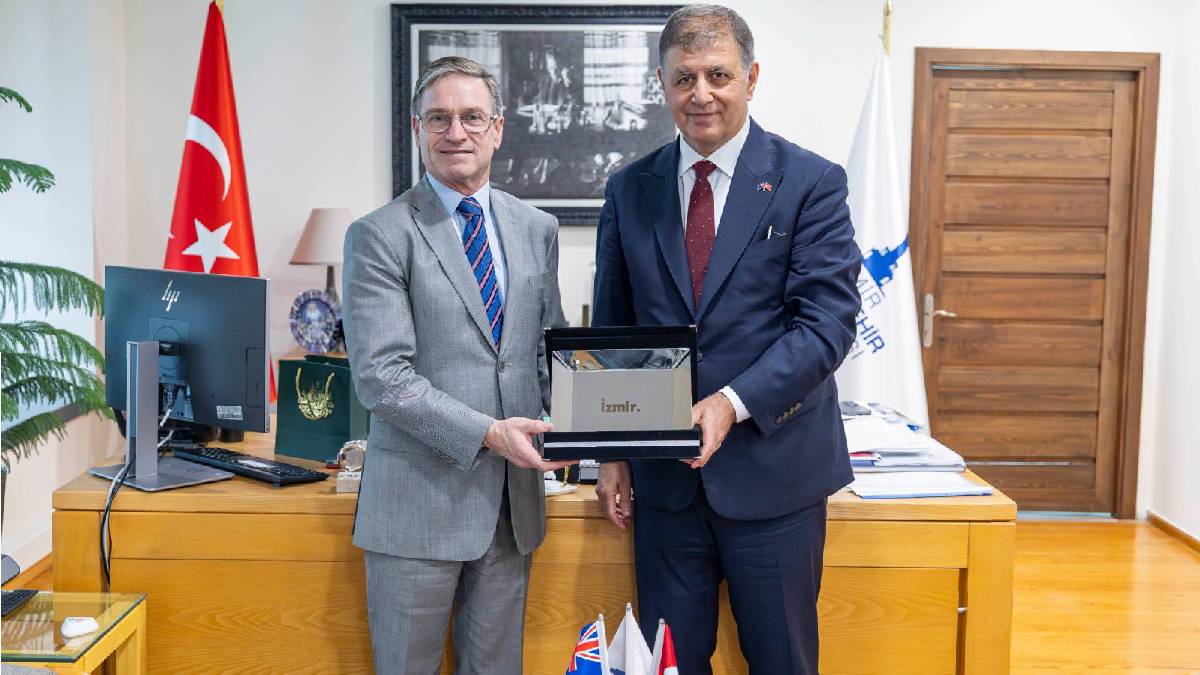 Avustralya Başkonsolosu’ndan Başkan Tugay’a ziyaret