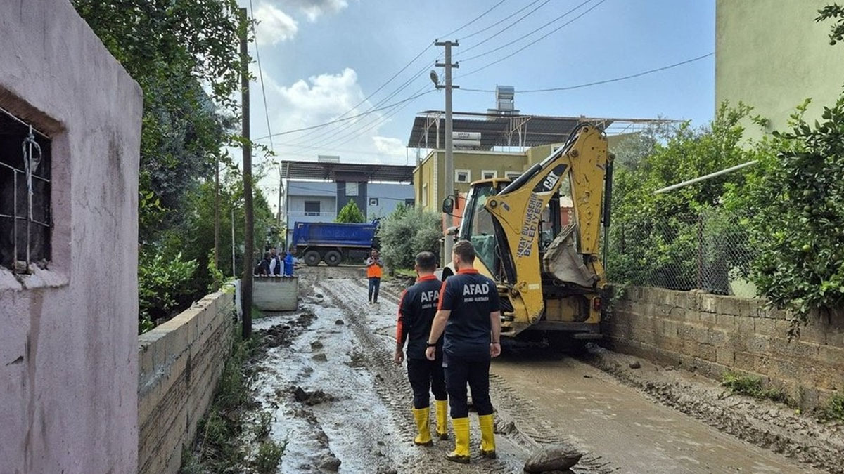 AFAD, Hatay Payas'taki selin bilançosunu açıkladı: 80 aileye toplam 3 milyon 894 bin TL ödeme yapıldı