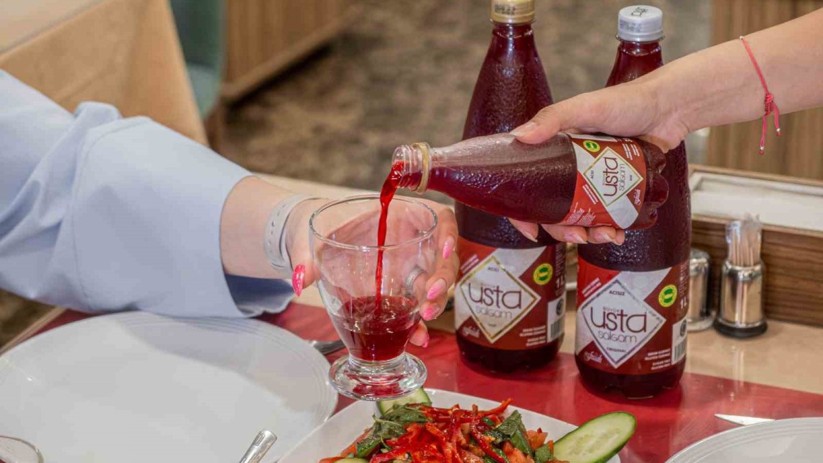 Adana'nın tescilli lezzeti göklere yükseldi! O içecek artık uçaklarda yolcularla buluşuyor