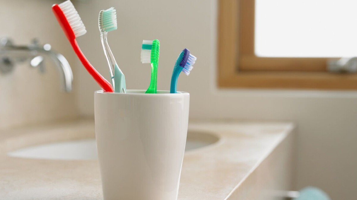 Diş fırçası hijyeni: Klozet ve banyodan uzak tutun