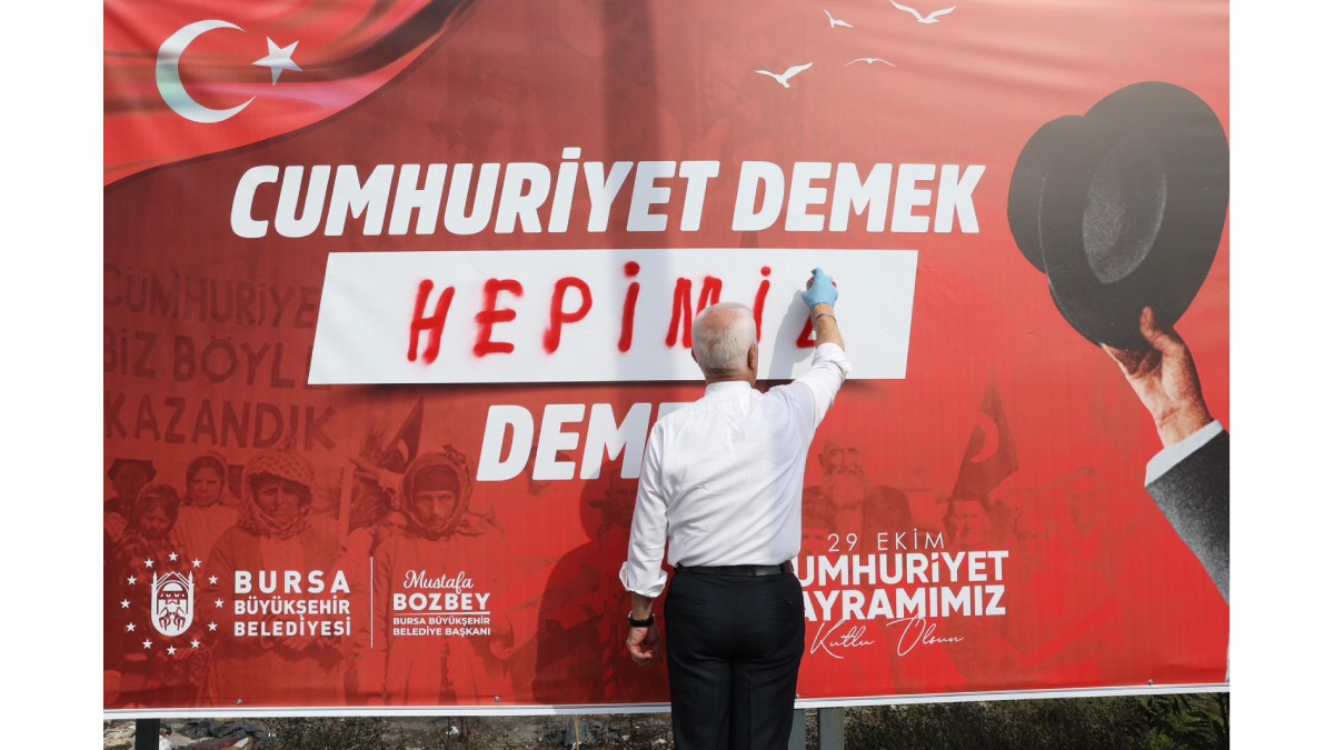 ‘Cumhuriyet Demek’ kampanyası tüm Bursalıların katılımıyla devam ediyor