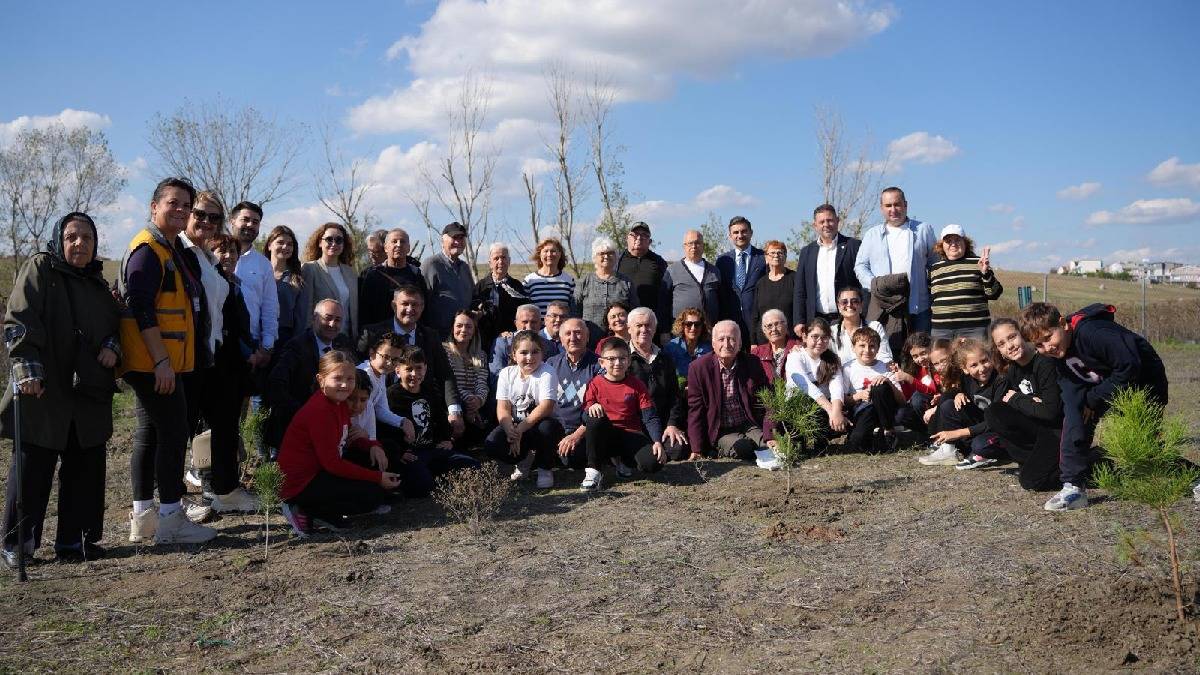 Yaşayan çınarlar ve minik eller Öğretmenler Ormanı'nda buluştu