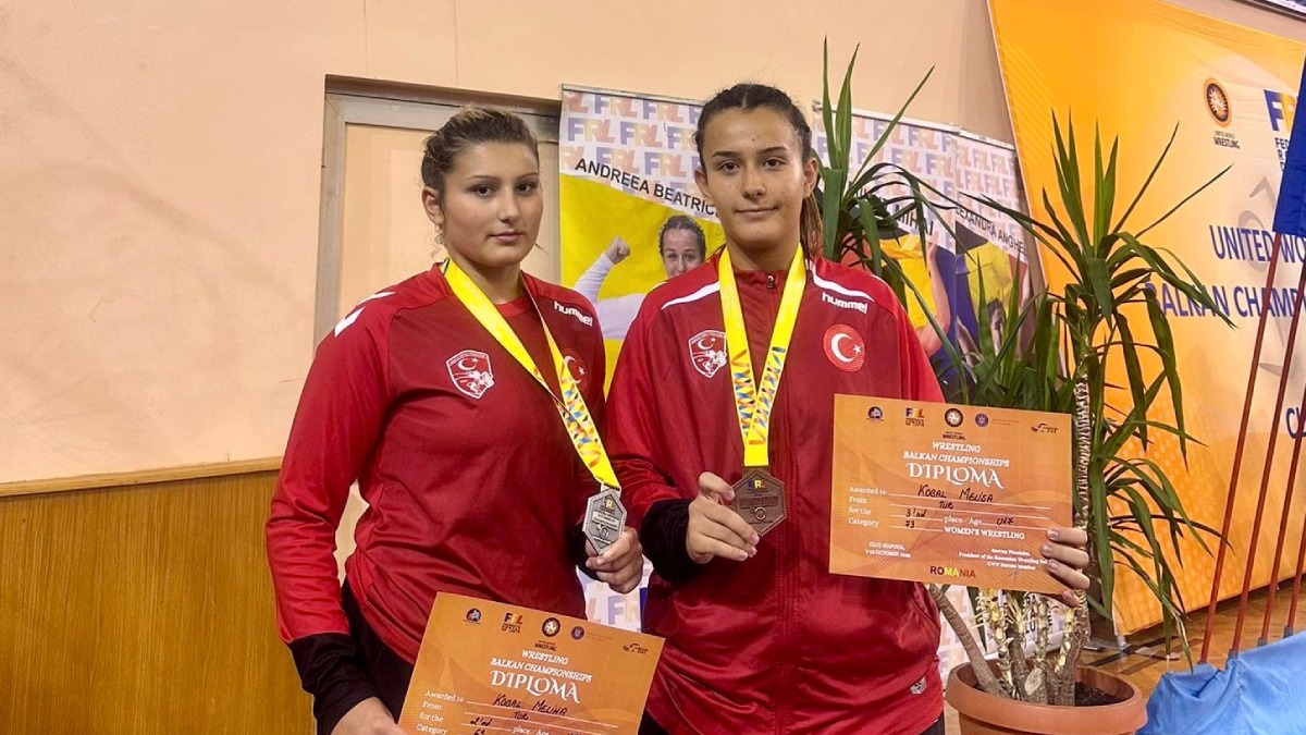 ÇBSK güreşçileri, Balkan şampiyonasından madalyalarla döndü