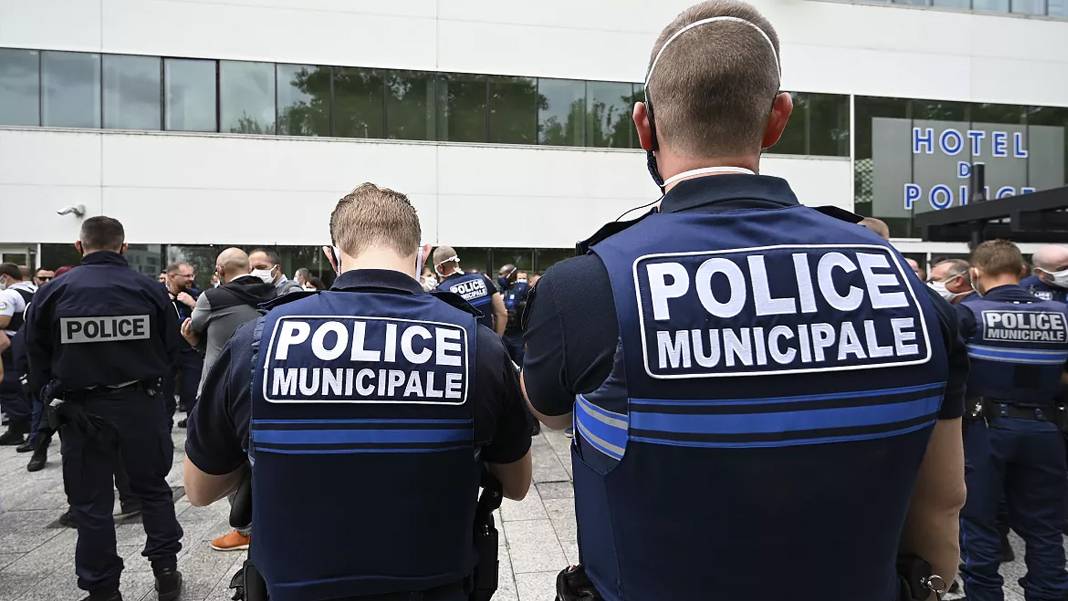 Fransa'da Louvre'un ardından bir müze daha soyuldu