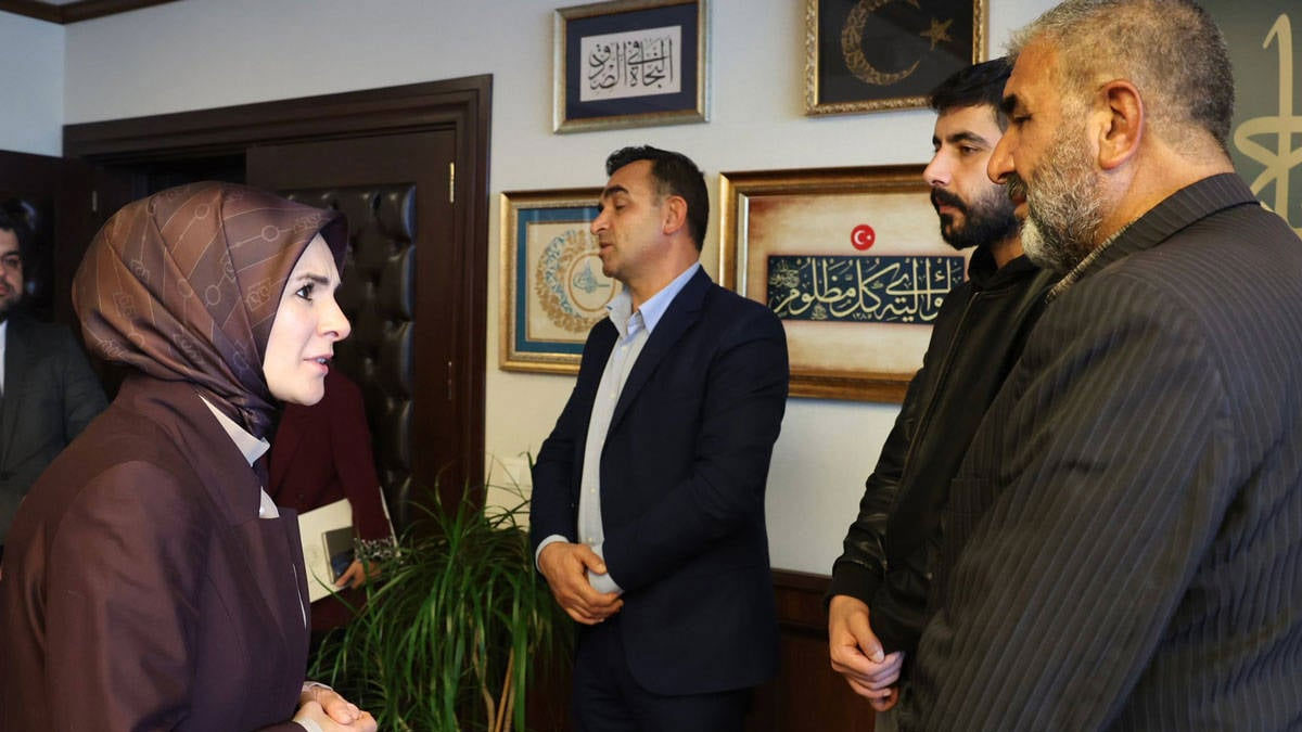 Aile ve Sosyal Hizmetler Bakanı, Rojin Kabaiş'in ailesi ile görüştü