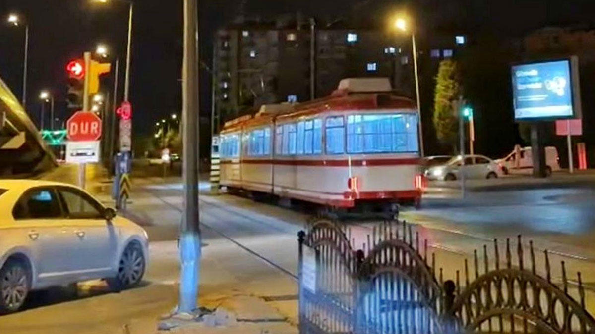 Konya'nın unutulan tramvayları geri döndü! Barış Caddesi'nde hizmet verecekler