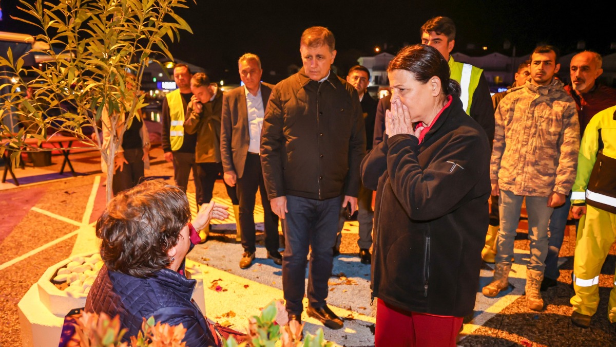Başkan Tugay Foça’da incelemelerde bulundu
