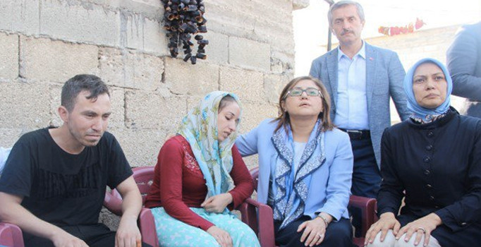 Gaziantep'te canlı bomba saldırısının hedefi olan çift düğününü erteledi