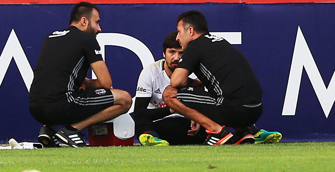 Beşiktaşlılar'a üzücü haber: Sakatlanarak idmanı yarıda bıraktı!
