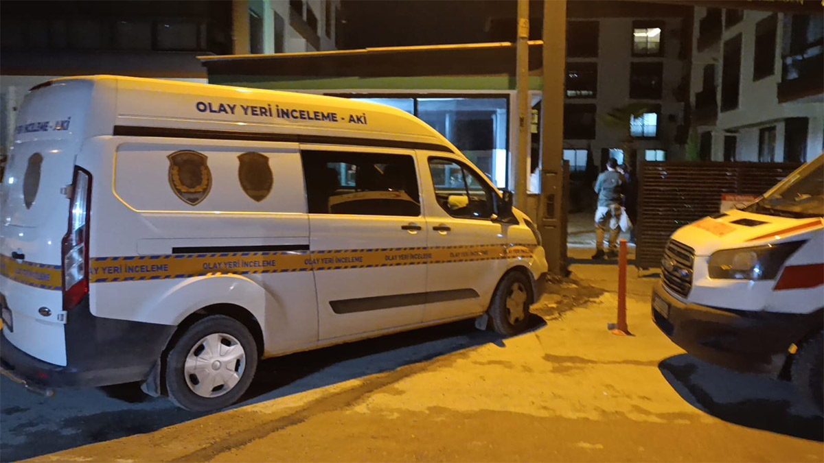 İzmir'de aile faciası! Bir evden 3 ceset çıktı