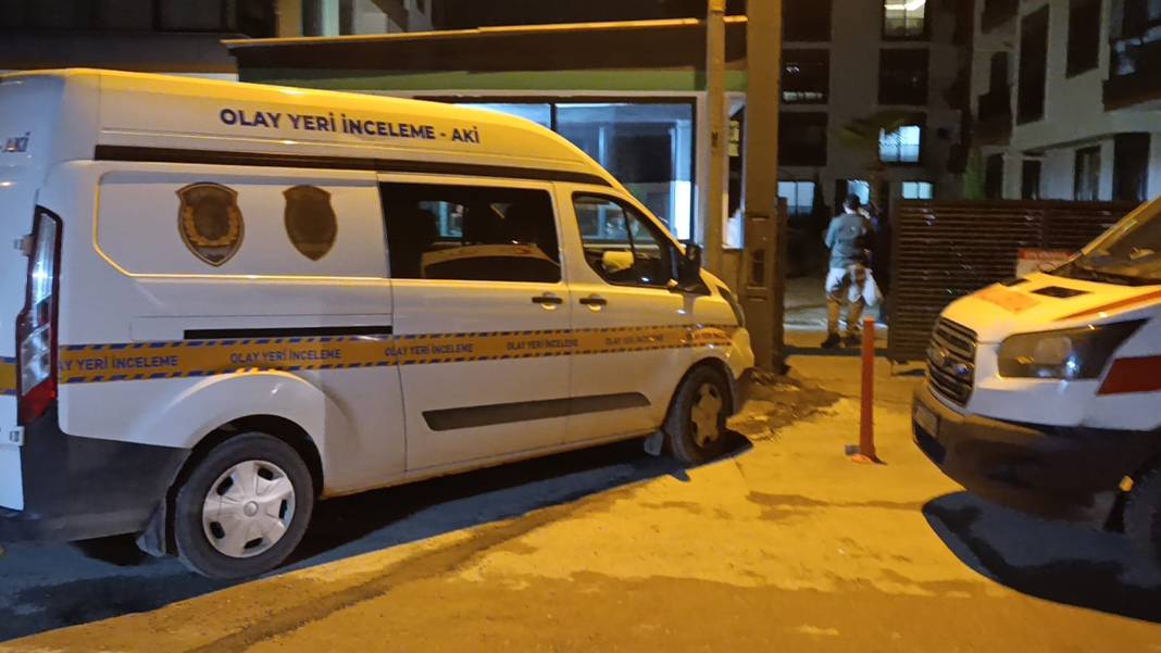 İzmir'de aile katliamı: Önce anne ve babasını sonra kendini öldürdü