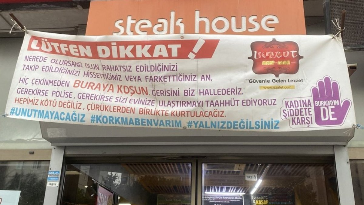 "Takip edilirseniz buraya koşun, gerisini biz hallederiz!" İstanbul'daki o esnafın astığı pankart sosyal medyada gündem oldu