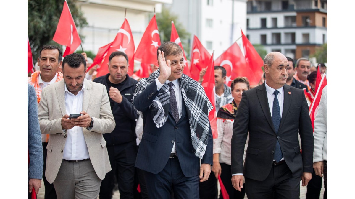 Başkan Tugay, Menemen “Cumhuriyet Her Yerde” kutlamalarına katıldı